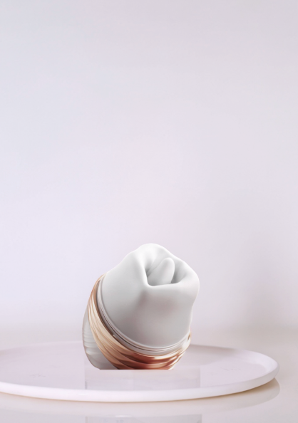 Simulated tongue sucking and licking vibrator